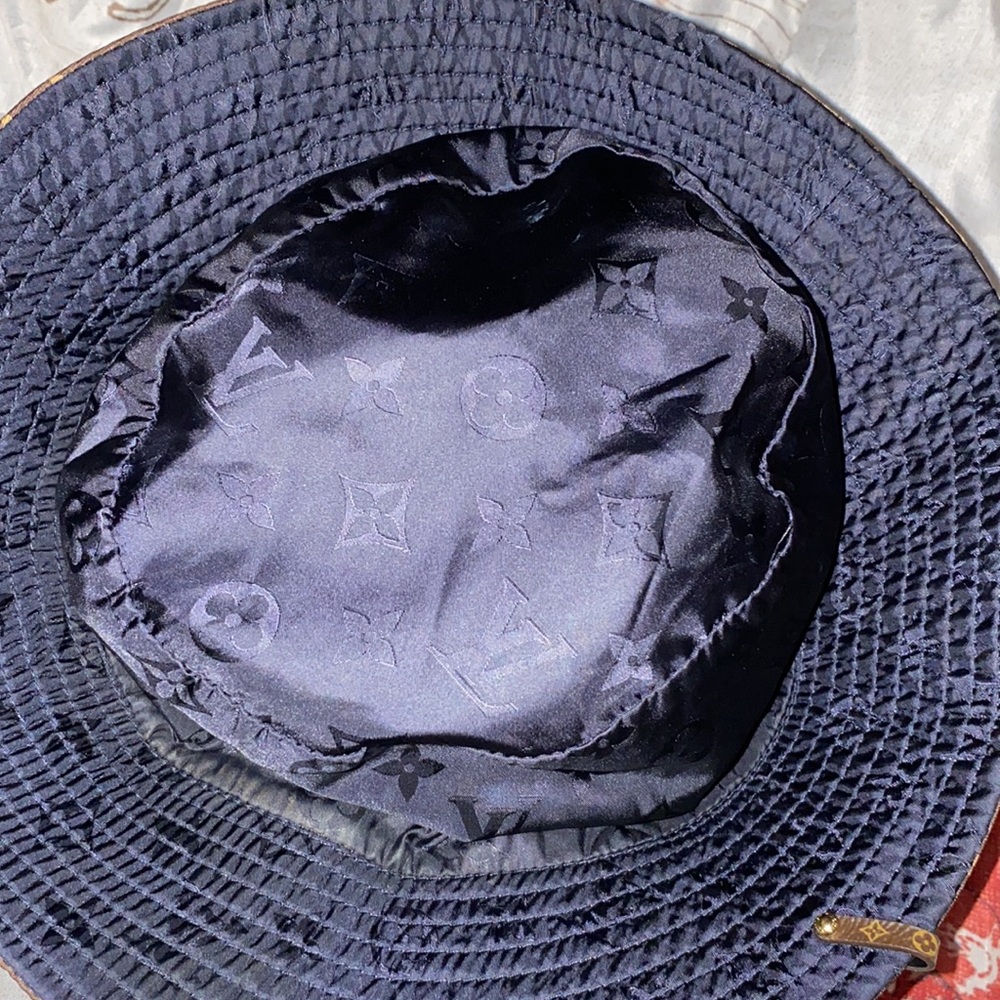 Louis Vuitton hat limited edition reversible worn once - Picture 4 of 4